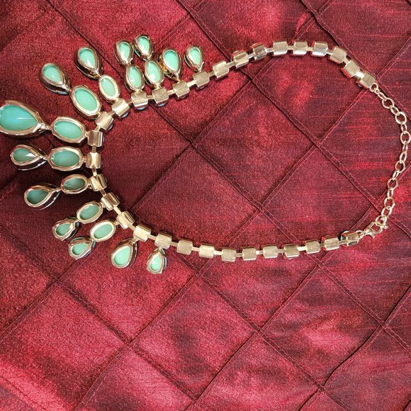 Costume Statement Necklace - Picture 3 of 3